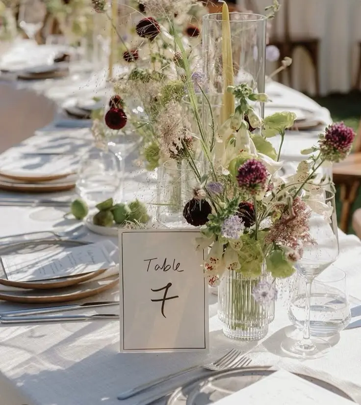 Decoración de ceremonia en bosque