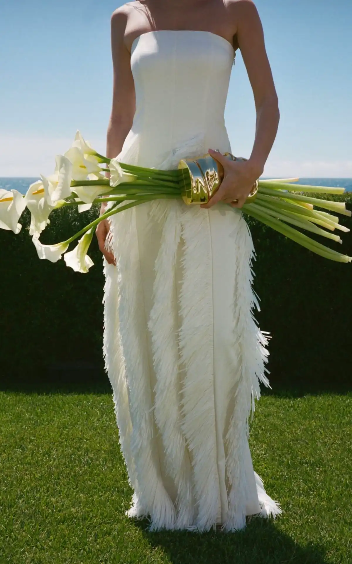 Mesa de recepción con arreglos florales