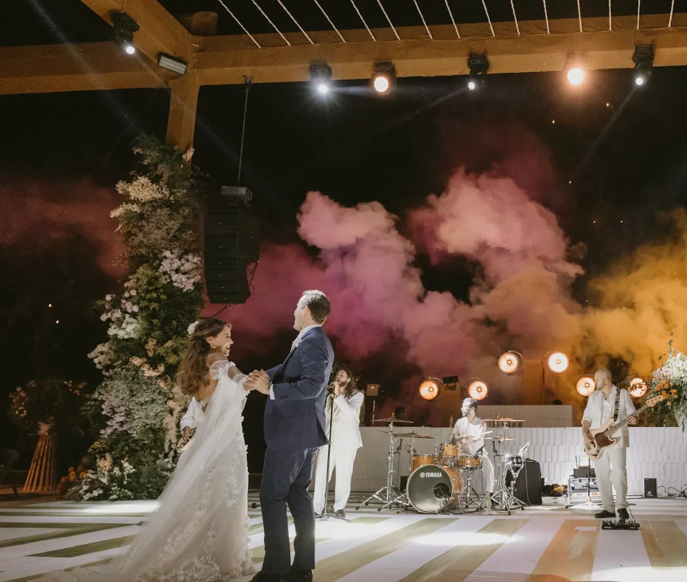 Decoración de ceremonia en bosque