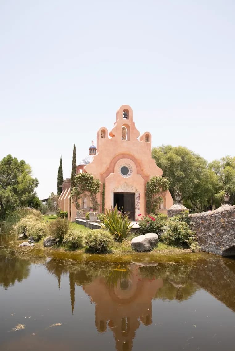 Decoración de ceremonia en bosque