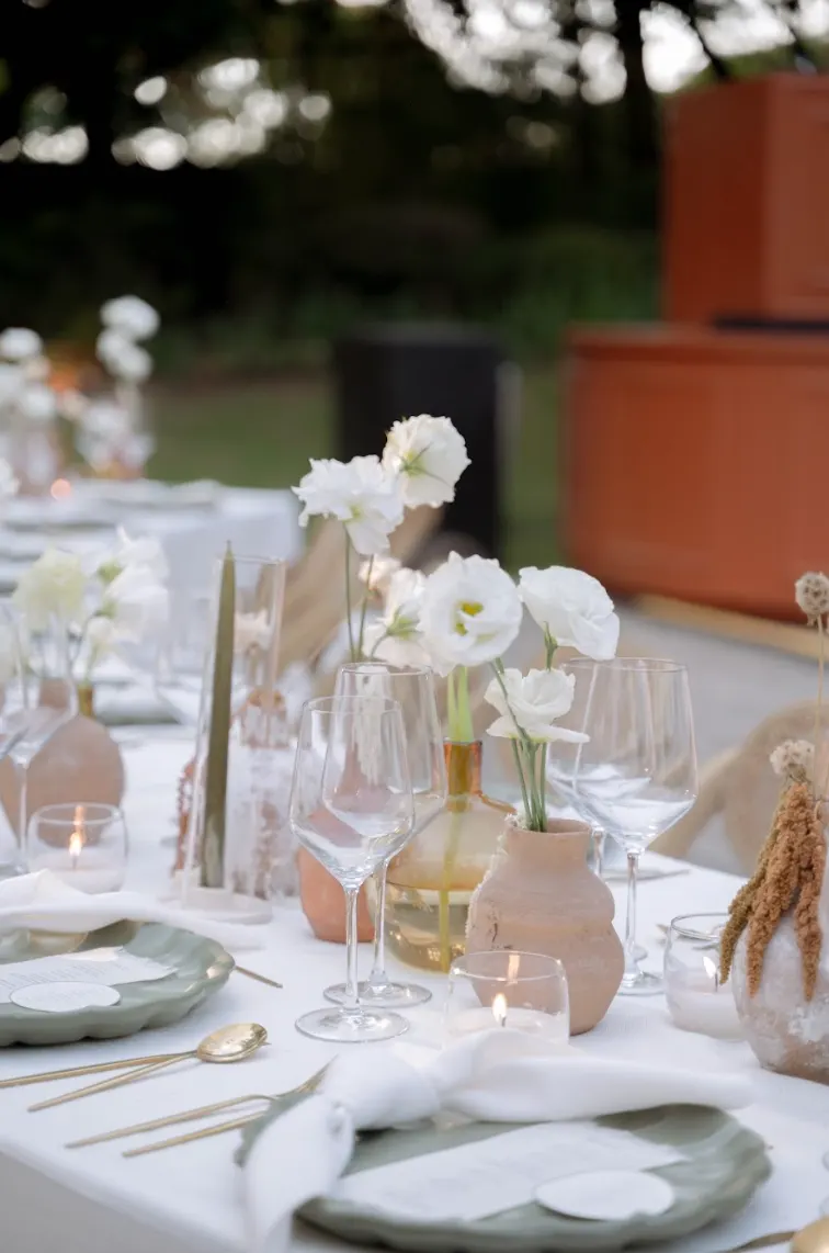 Decoración de ceremonia en bosque